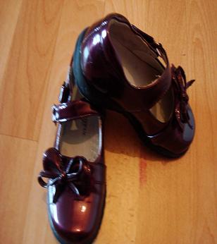  туфли для девочки размер 27. стоимость 200 руб